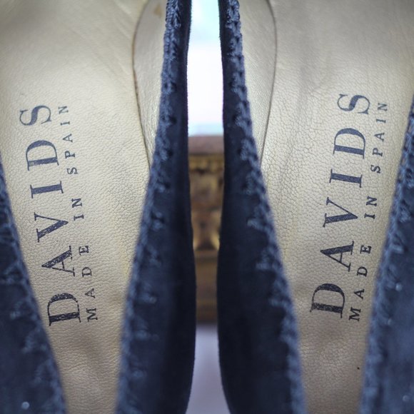 Davids Black Suede Pumps - Picture 13 of 16
